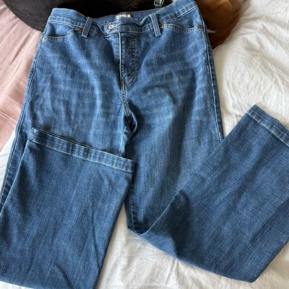Levi's Denim - Levi’s Perfectly Slimming 512 Bootcut Jeans Size 12